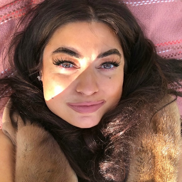 Meet your Posher, Anne anniemwe@hotmail.com - Picture 3 of 3